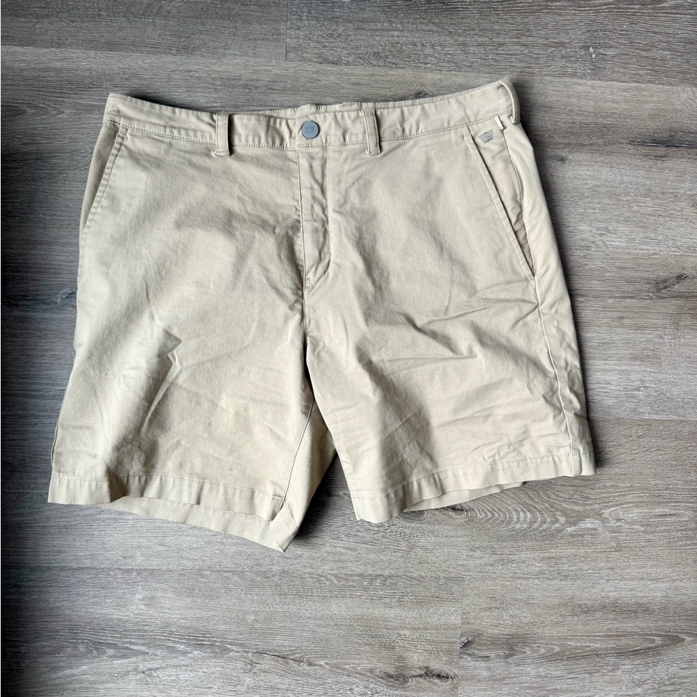 Mack Weldon Maverick Tech Chino Shorts - 7” - size 32